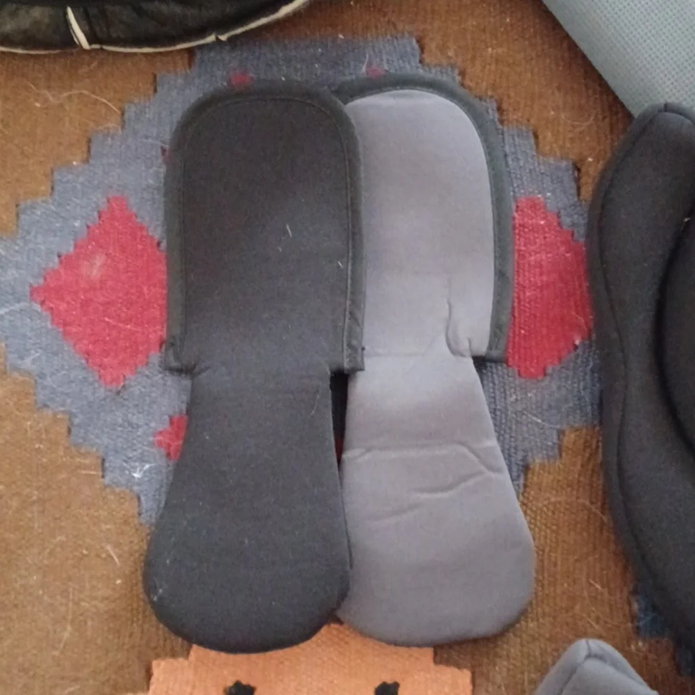 Chicco Black and Gray Car Seat Cover Set - Picture 4 of 7